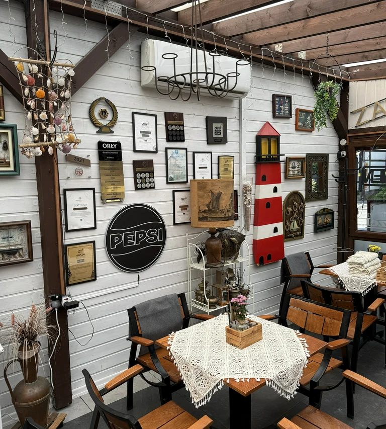 nagrody i&nbsp;wyróżnienia na&nbsp;ścianie